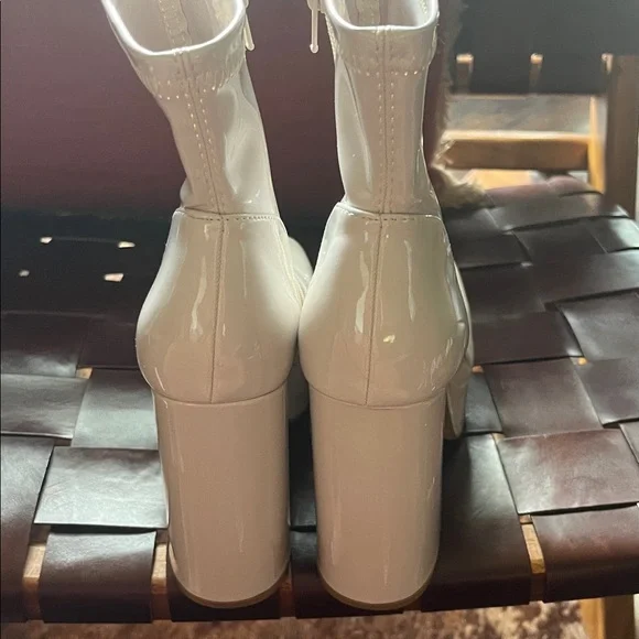 Steve Madden Elegant Cream Platform Ankle Boots - Picture 4 of 7